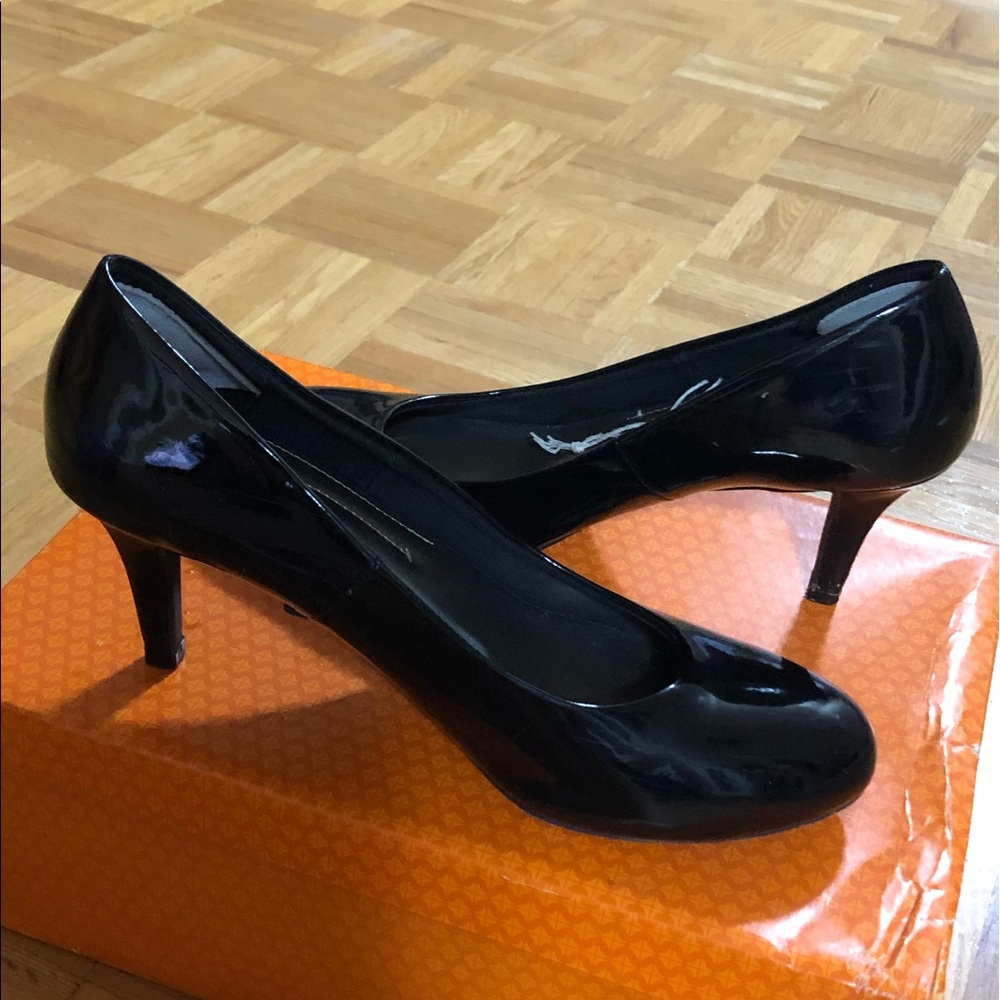 ‼️BLACK WOMEN’S ROUND EDGED HEELS‼️